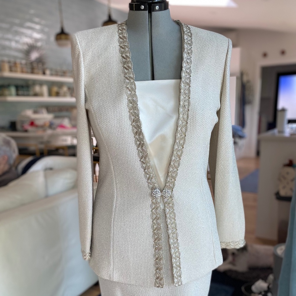 St. John Evening by Marie Gray Suit Sz 12 NWT